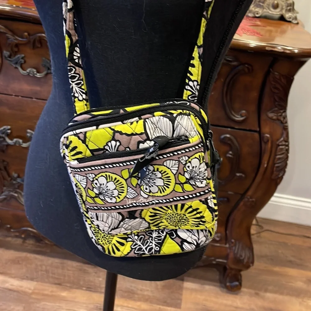 Vera Bradley crossbody brown with yellow. Built in organizer.